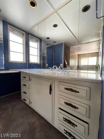 5000 Royal Avenue, Las Vegas, NV 89103