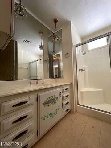 5000 Royal Avenue, Las Vegas, NV 89103