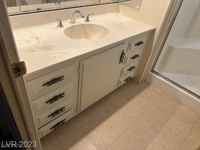 5000 Royal Avenue, Las Vegas, NV 89103