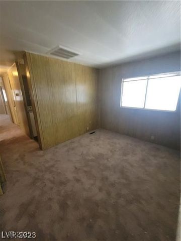 5000 Royal Avenue, Las Vegas, NV 89103