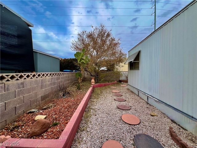 5000 Royal Avenue, Las Vegas, NV 89103