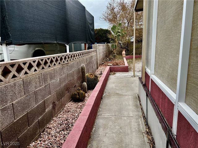 5000 Royal Avenue, Las Vegas, NV 89103