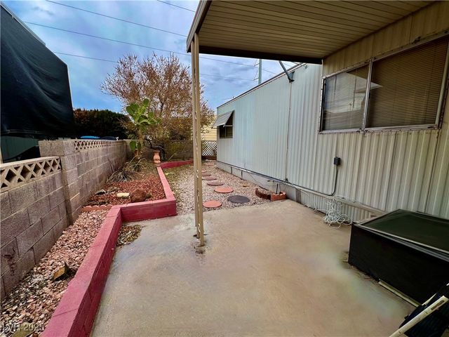 5000 Royal Avenue, Las Vegas, NV 89103