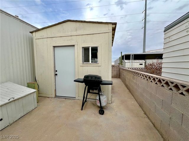 5000 Royal Avenue, Las Vegas, NV 89103