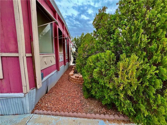 5000 Royal Avenue, Las Vegas, NV 89103