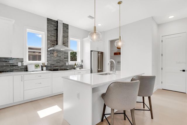 50 64TH STREET S, St Petersburg, FL 33707