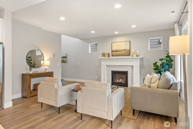 4022 215 Pl SE, Bothell, WA 98021