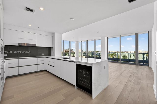 9201 E Bay Harbor Dr UPH02, Bay Harbor Islands, FL 33154