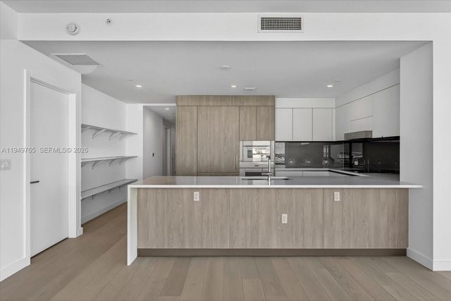 9201 E Bay Harbor Dr UPH02, Bay Harbor Islands, FL 33154