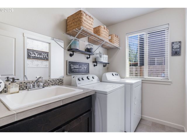 735 GARDEN Ct, Molalla, OR 97038