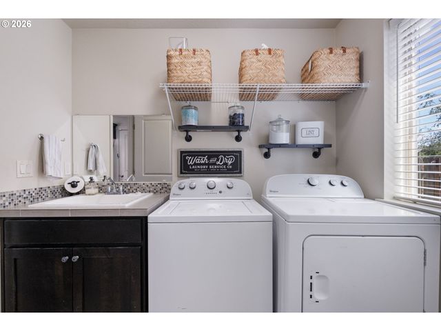 735 GARDEN Ct, Molalla, OR 97038