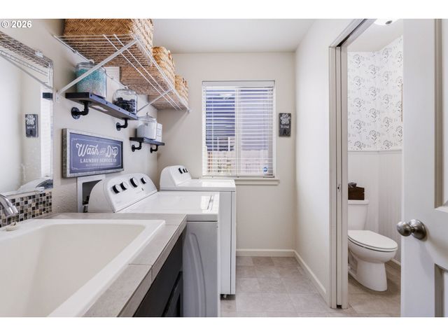 735 GARDEN Ct, Molalla, OR 97038