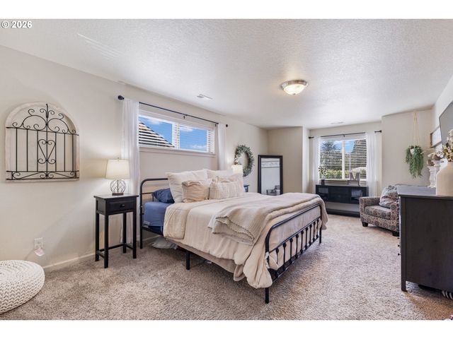 735 GARDEN Ct, Molalla, OR 97038