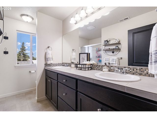 735 GARDEN Ct, Molalla, OR 97038