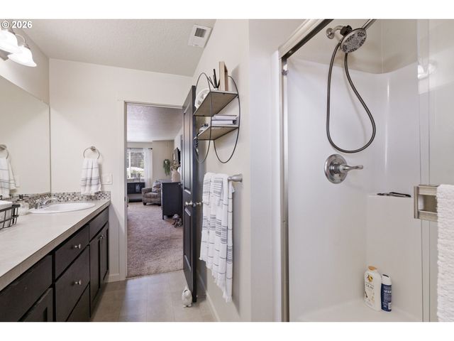 735 GARDEN Ct, Molalla, OR 97038