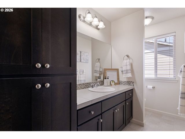 735 GARDEN Ct, Molalla, OR 97038