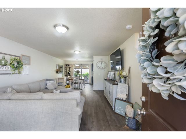 735 GARDEN Ct, Molalla, OR 97038
