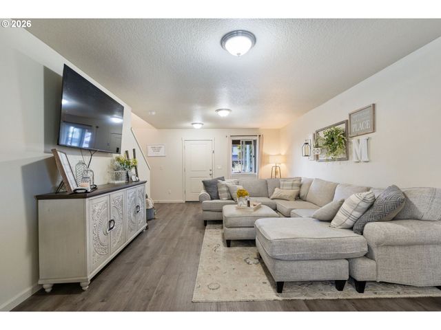 735 GARDEN Ct, Molalla, OR 97038