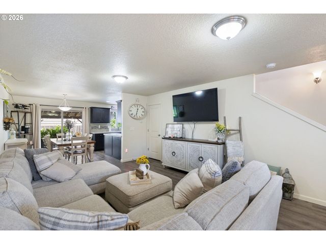 735 GARDEN Ct, Molalla, OR 97038