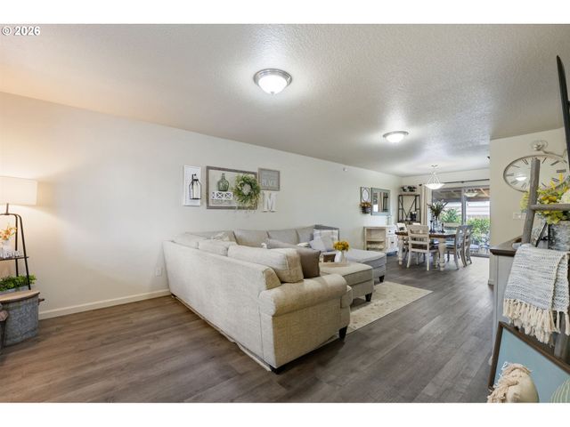 735 GARDEN Ct, Molalla, OR 97038