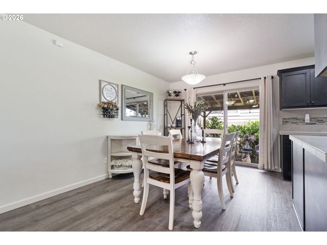 735 GARDEN Ct, Molalla, OR 97038