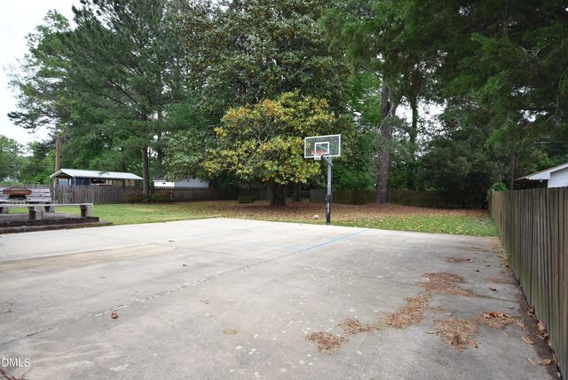 1011 S 1st Street, Smithfield, NC 27577