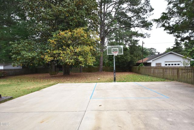 1011 S 1st Street, Smithfield, NC 27577