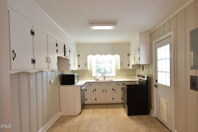 1011 S 1st Street, Smithfield, NC 27577
