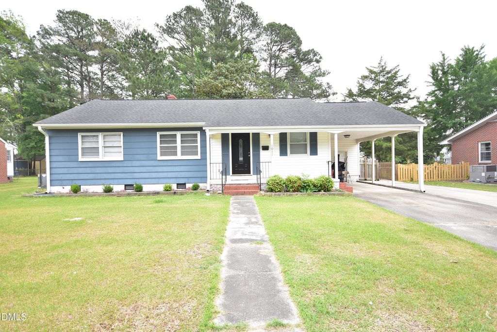 1011 S 1st Street, Smithfield, NC 27577