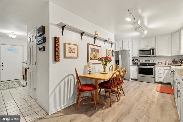 1014 SHADOWSTONE DR, Lancaster, PA 17603