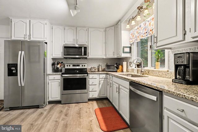 1014 SHADOWSTONE DR, Lancaster, PA 17603