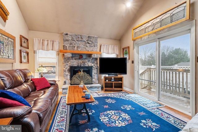 1014 SHADOWSTONE DR, Lancaster, PA 17603