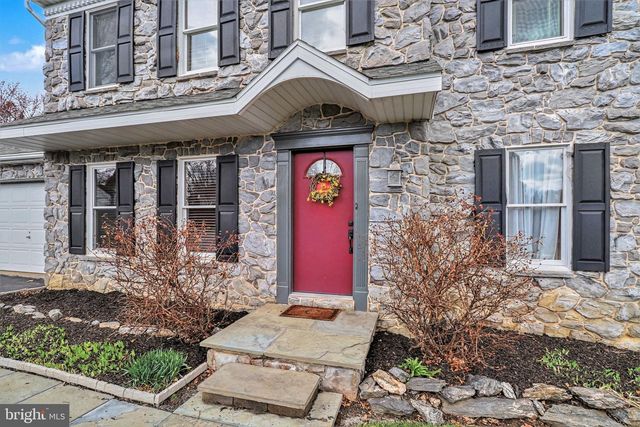 1014 SHADOWSTONE DR, Lancaster, PA 17603