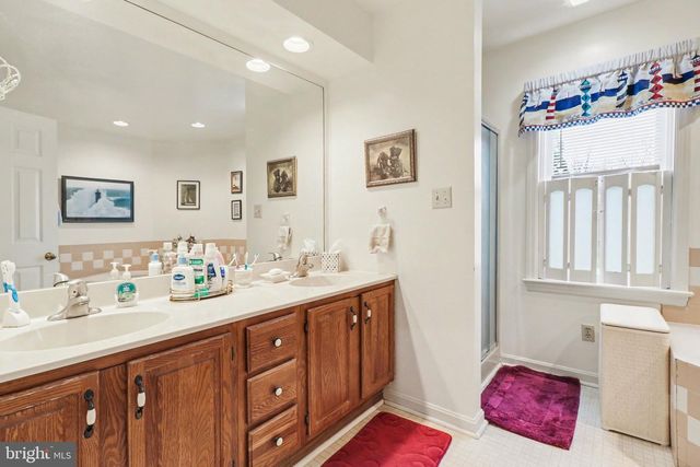 1014 SHADOWSTONE DR, Lancaster, PA 17603