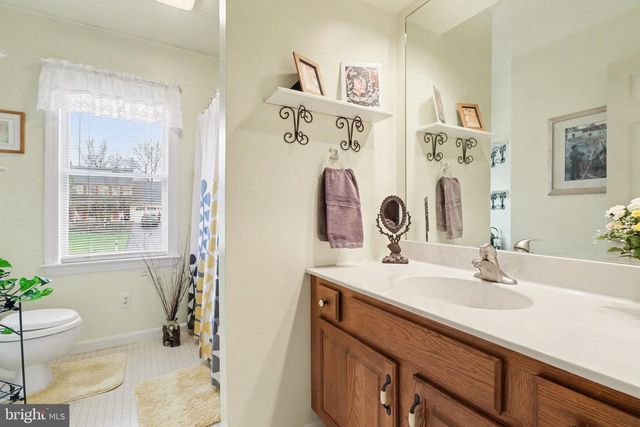 1014 SHADOWSTONE DR, Lancaster, PA 17603