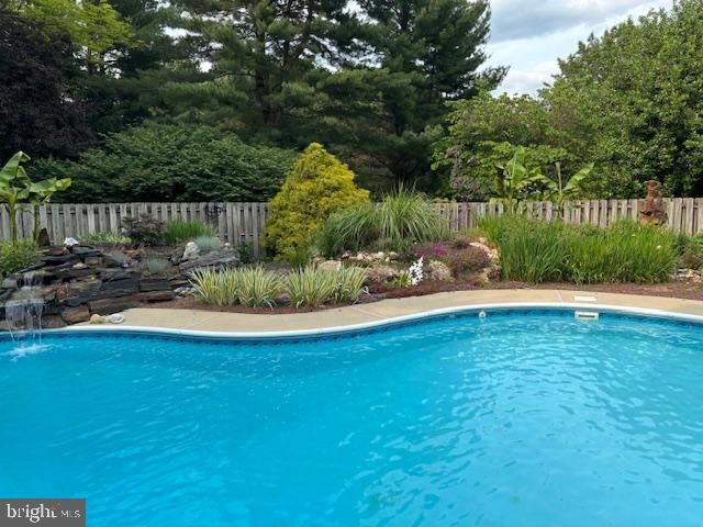 1014 SHADOWSTONE DR, Lancaster, PA 17603