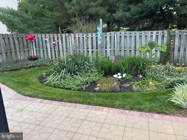 1014 SHADOWSTONE DR, Lancaster, PA 17603