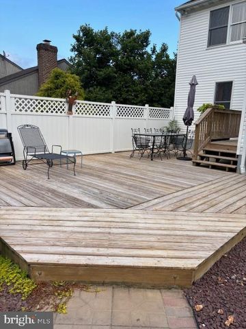 1014 SHADOWSTONE DR, Lancaster, PA 17603