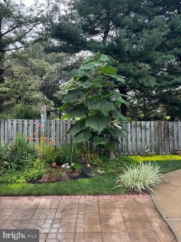 1014 SHADOWSTONE DR, Lancaster, PA 17603