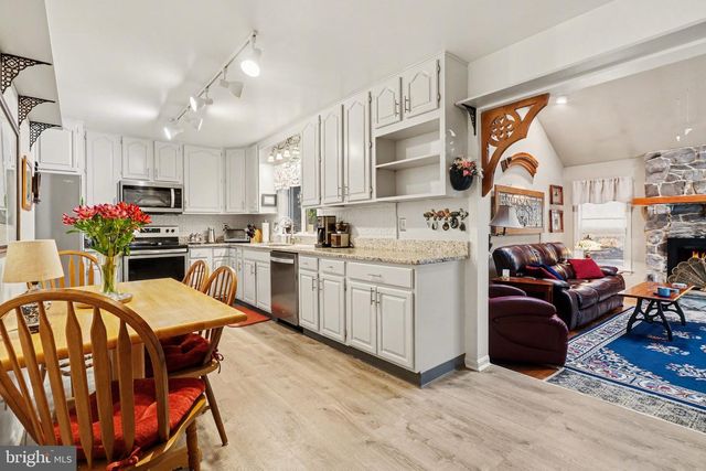 1014 SHADOWSTONE DR, Lancaster, PA 17603