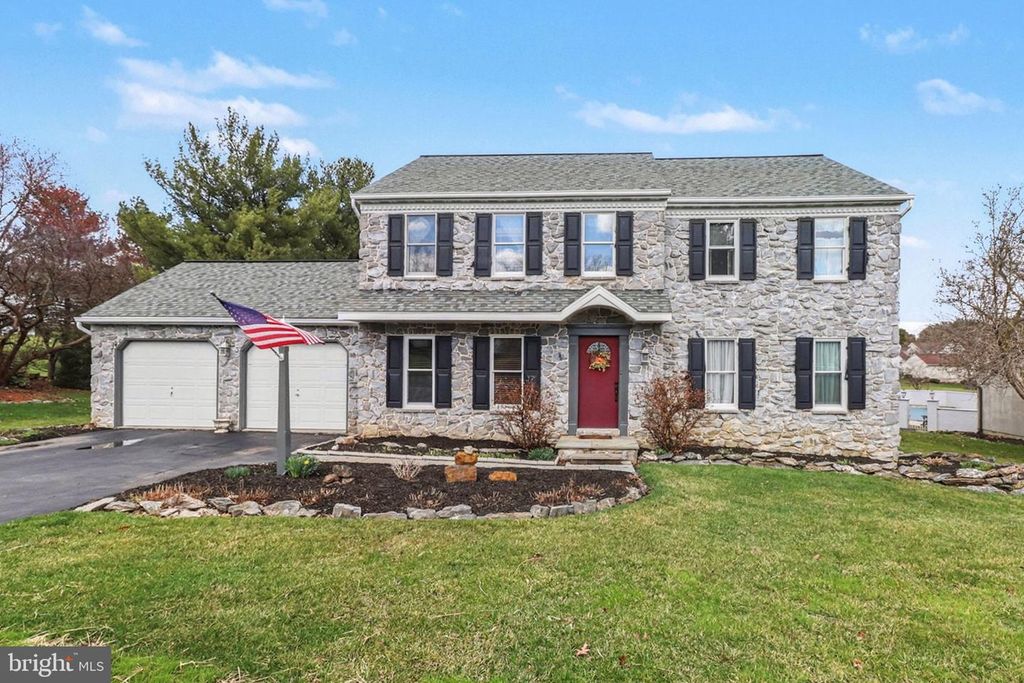 Image 1 of property listing at 1014 SHADOWSTONE DR, Lancaster, PA 17603