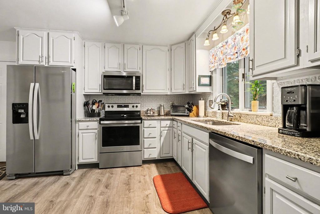 Image 11 of property listing at 1014 SHADOWSTONE DR, Lancaster, PA 17603