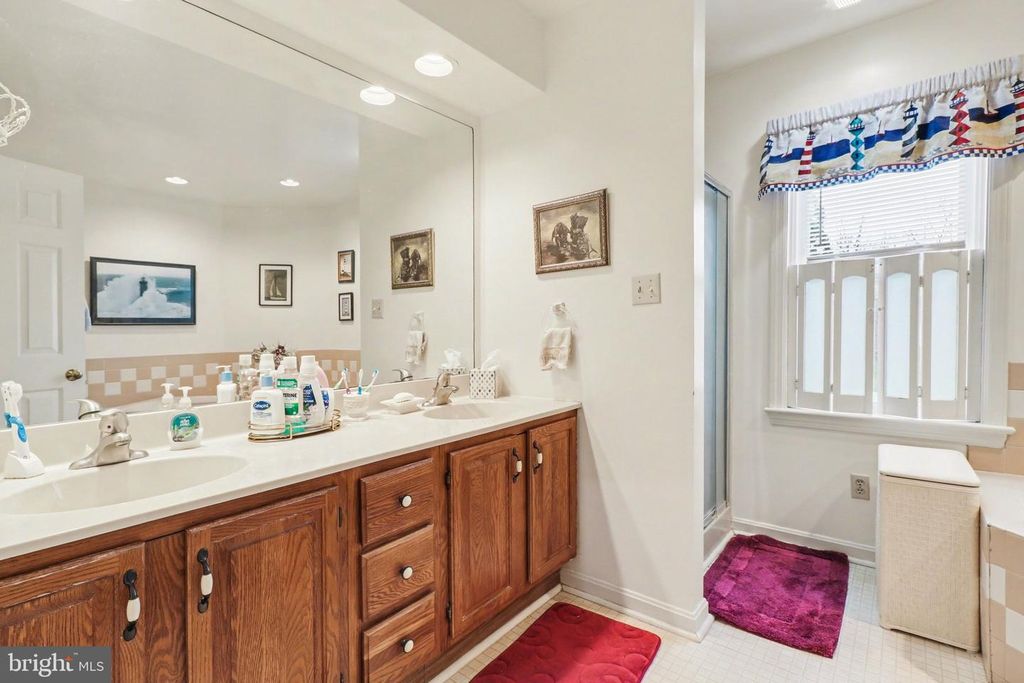 Image 34 of property listing at 1014 SHADOWSTONE DR, Lancaster, PA 17603