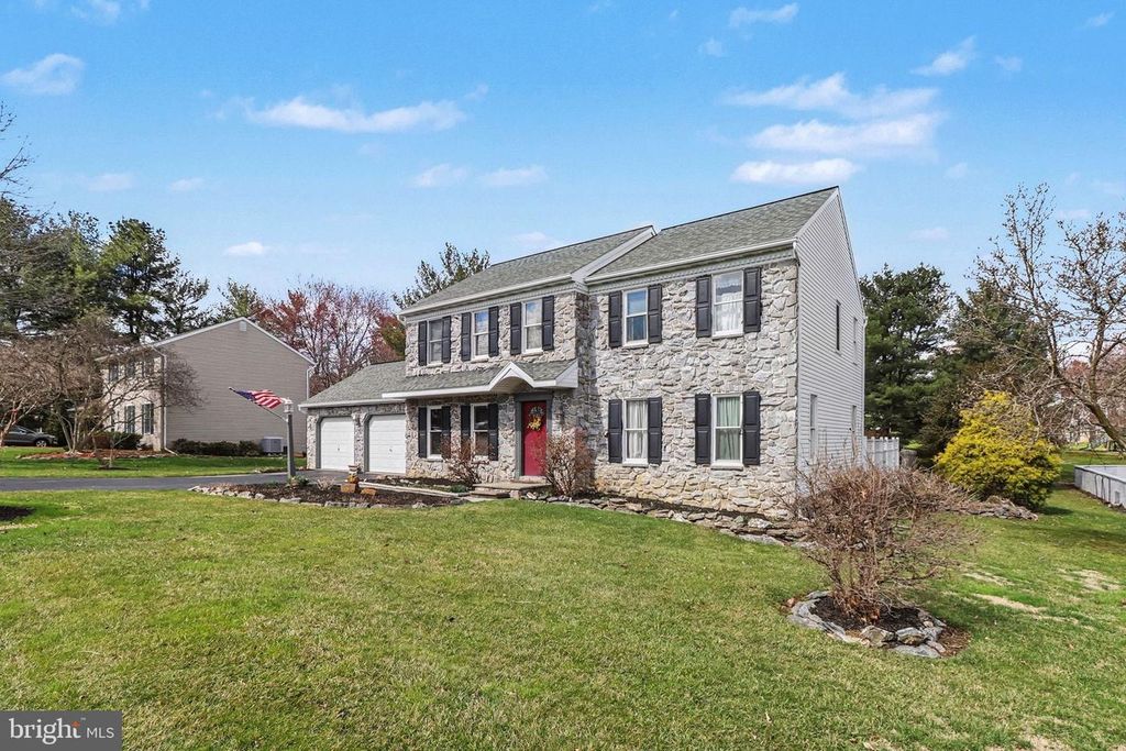 Image 5 of property listing at 1014 SHADOWSTONE DR, Lancaster, PA 17603