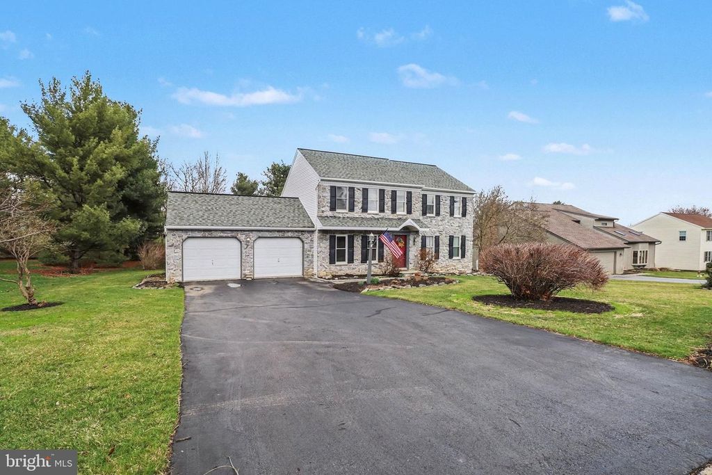 Image 6 of property listing at 1014 SHADOWSTONE DR, Lancaster, PA 17603