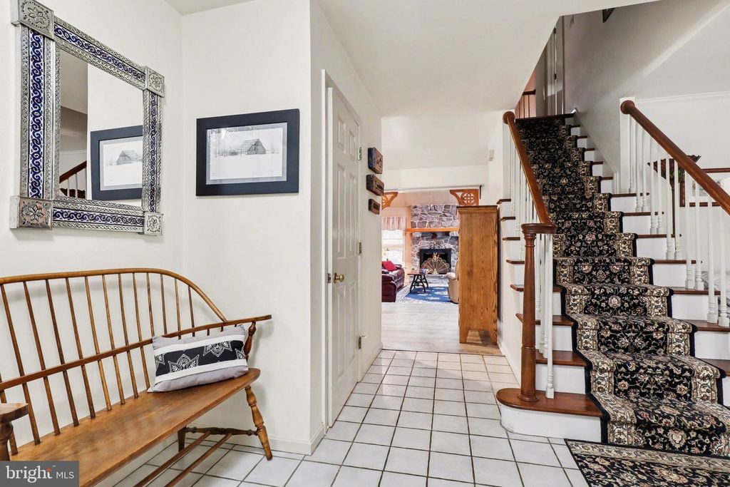 Image 7 of property listing at 1014 SHADOWSTONE DR, Lancaster, PA 17603