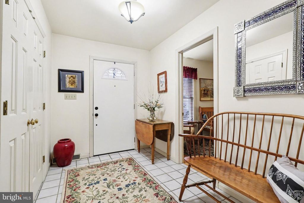 Image 8 of property listing at 1014 SHADOWSTONE DR, Lancaster, PA 17603