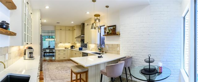 110 Sugarberry Circle, Houston, TX 77024