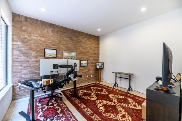 110 Sugarberry Circle, Houston, TX 77024