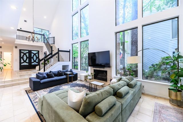 110 Sugarberry Circle, Houston, TX 77024
